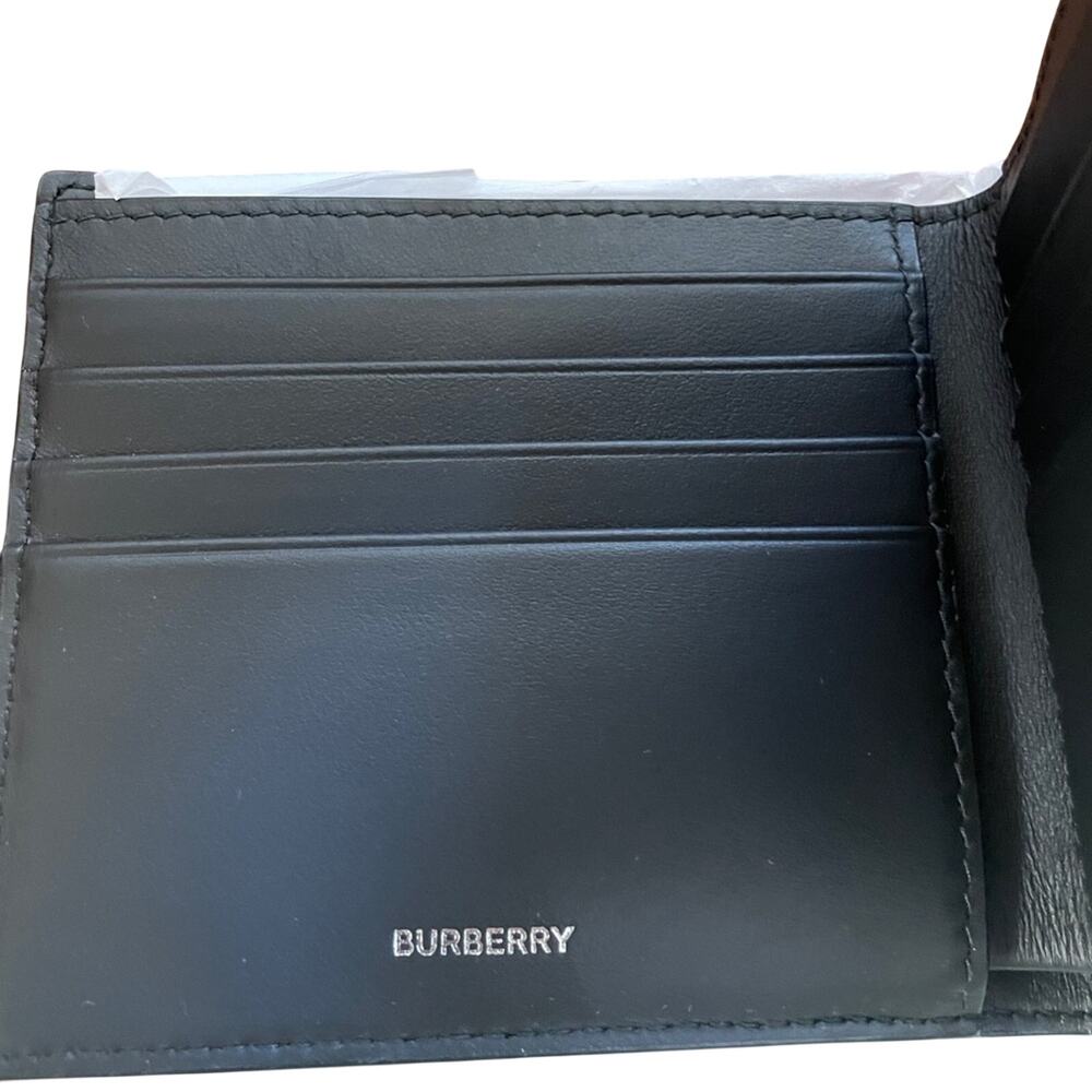 Burberry brand new waterproof wallet - Picture 4 of 5
